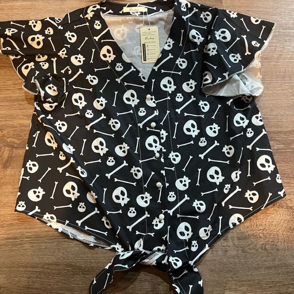 NWT skull tie waist blouse